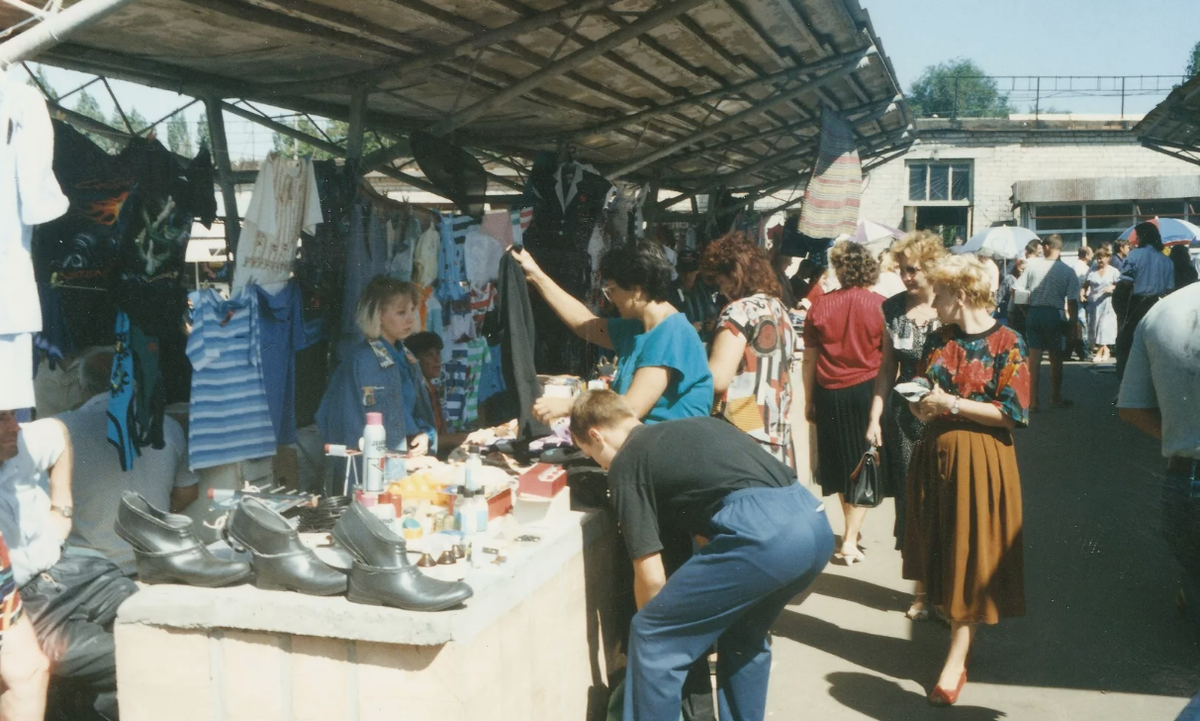 Базар свободы. Черкизовский рынок 1990. Таганрог 90-е. Центральный рынок в 90х Тюмень.