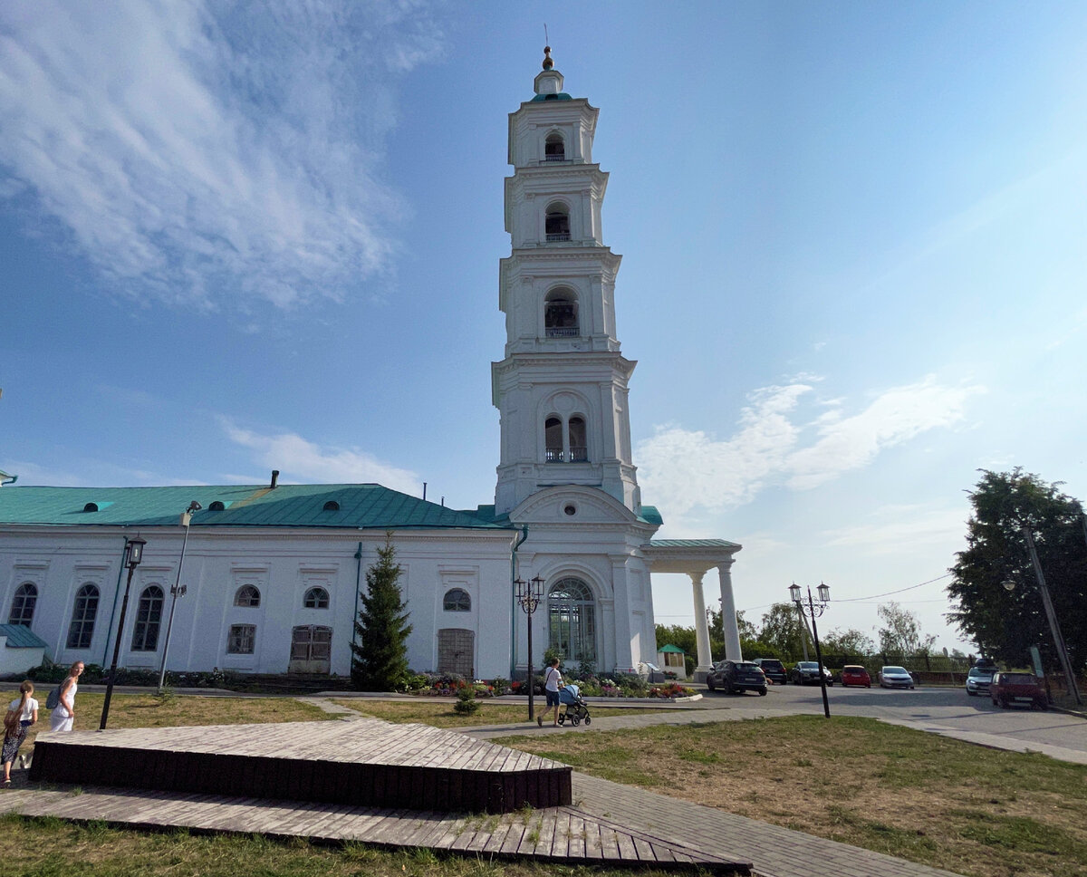 Елабуга. О чем молчат мостовые старинного города: неожиданный уход в 1941  году Марины Цветаевой, Шишкинские пруды и древняя башня | Под зонтиком |  Дзен