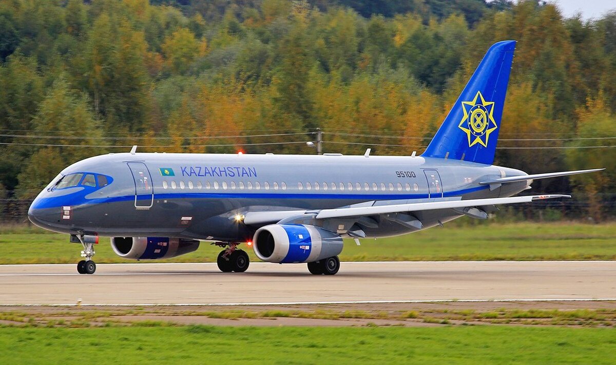 Сухой суперджет. Сухой Джет 100. Сухой Суперджет 100. SSJ-100 самолет. Супер Джет 100 самолет