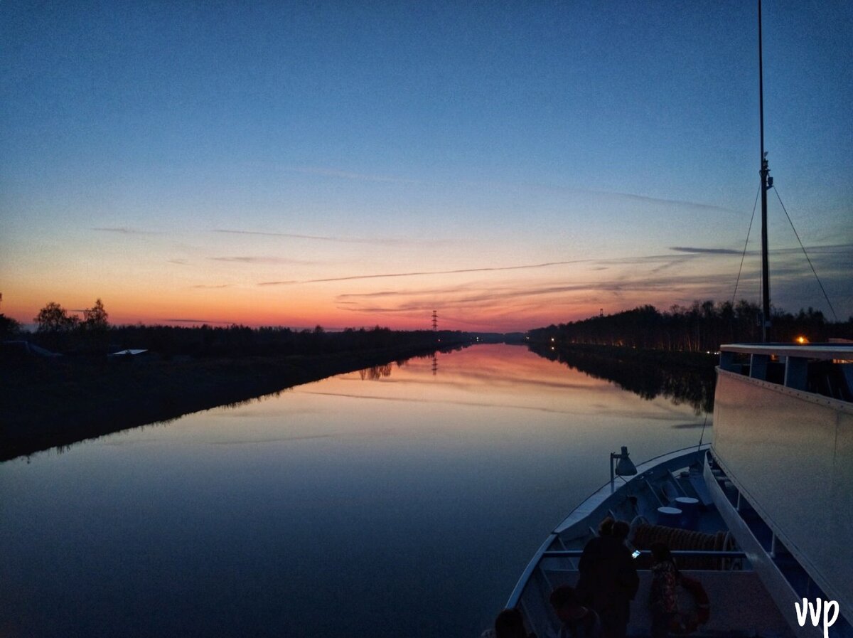 "Это — закат, и он дан только тебе. Нет, ты не думай, другие видят его по-другому…" 
Марк Твен
