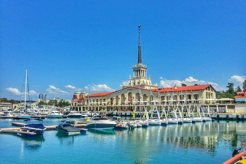 Морской порт города-курорта Сочи
