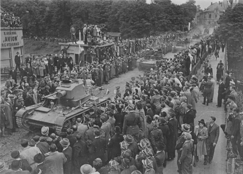 Польские войска входя в город Тешин в 1938 году
