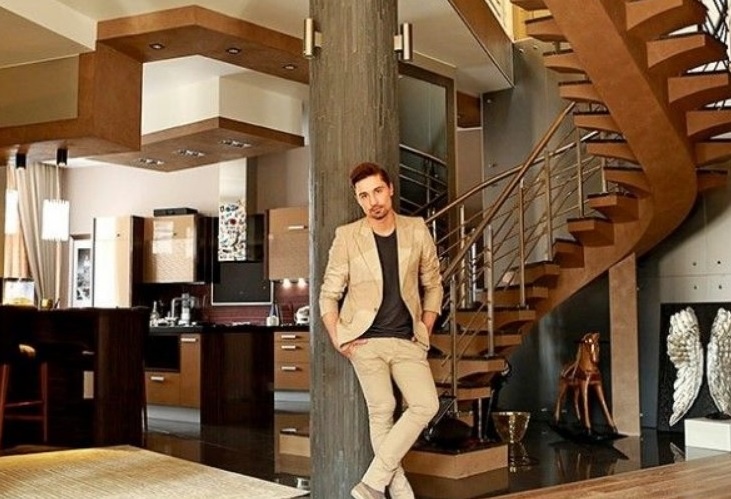 Дима Билан у себя дома на Рублевке.  Фото из открытого источника в Яндексе