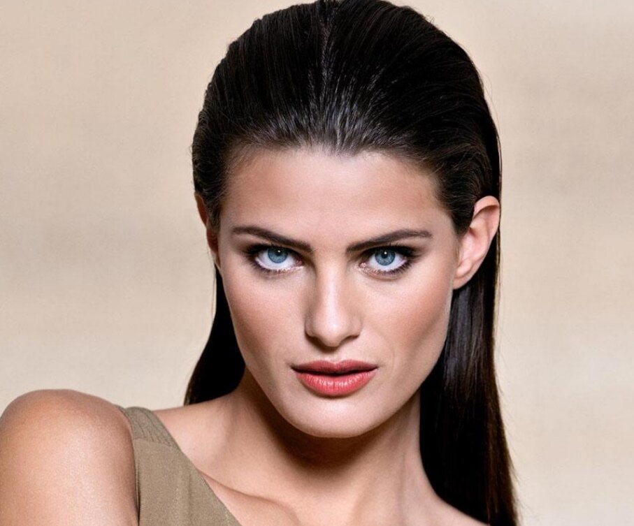 Красотка после. Фонтана Изабель модель. Изабелла фонтана Бергози. Isabeli Fontana 1999. Супермодель и косметика.