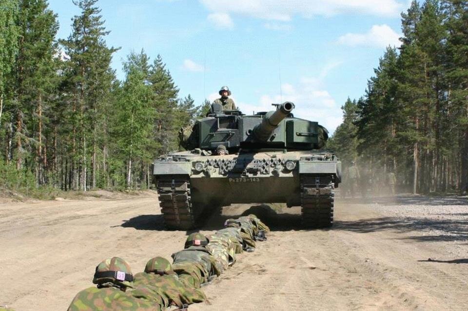 А так в Германии обкатывают женщин военнослужащих