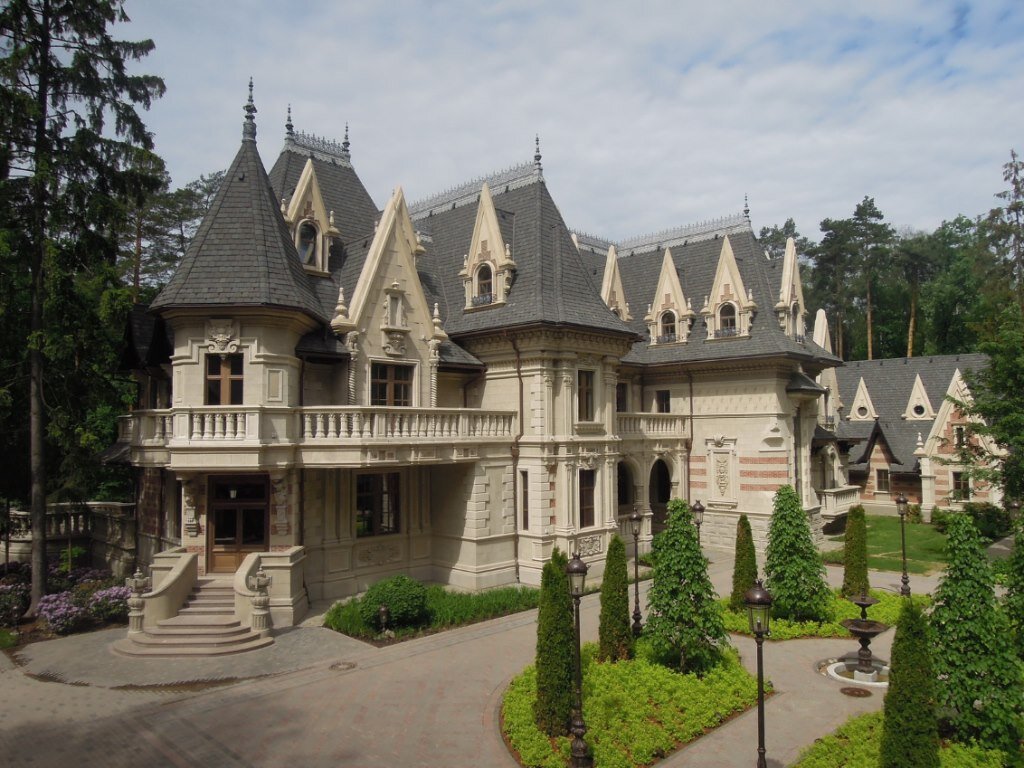 Особняк находится в закрытом элитном поселке. Фото: Мир Квартир