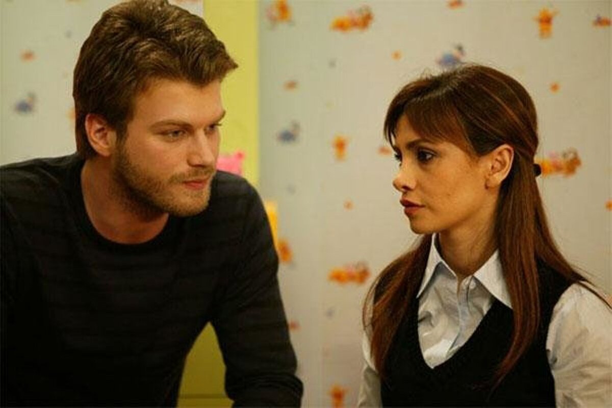 кадр из турецкого сериала "Серебро"