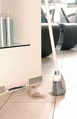 - пневмосовок, установленный в стену в прихожей