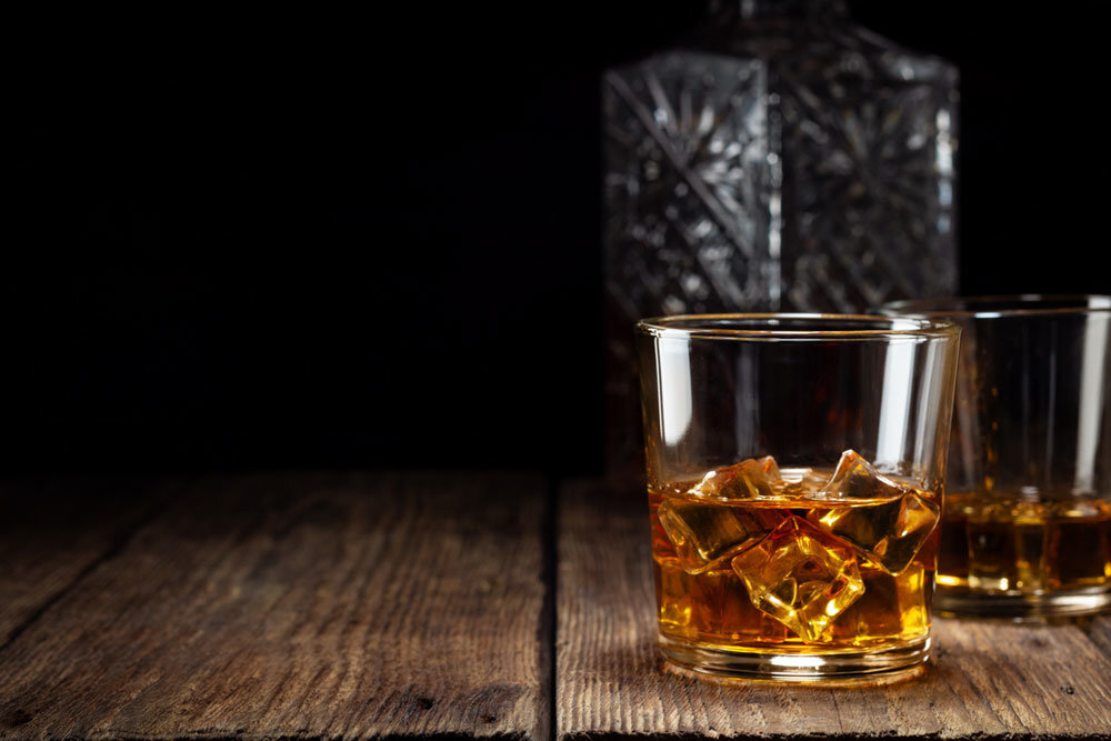 Наименование whisky закреплено законодательно и относится к алкоголю, произведенному именно на территории Шотландии. Остальные страны пишут whiskey