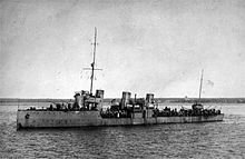 Корабли 1-го ранга имеют гюйс, который поднимается на носовом флагштоке корабля при стоянке. Водоизмещение кораблей 1-го ранга — более 5 000 тонн. Они предназначены для действий в дальней морской и океанской зоне, как в составе соединений (корабельная ударная группа, авианосная ударная группа), так и самостоятельно.
Командует кораблём 1-го ранга капитан 1-го ранга.
Корабль 2-го ранга
Боевой корабль 2-го рангаКомандир отдельного батальона (корабля 2-го ранга), является прямым начальником всего личного состава отдельного батальона (корабля 2-го ранга), в мирное и военное время отвечает:
