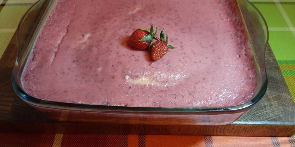 творожная запеканка с клубничной заливкой
