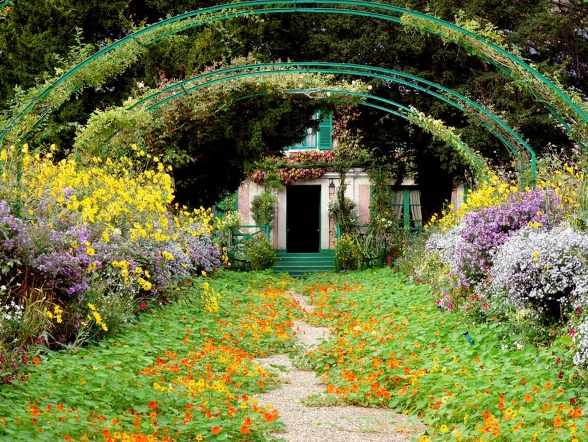 Сад и дом Клода Моне в Живерни. Фото взято из Яндекс.Картинки