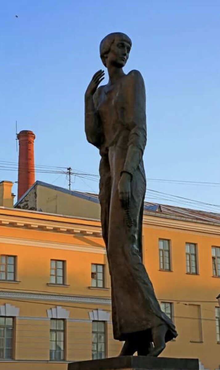 Памятник А.А. Ахматовой у тюрьмы, Кресты