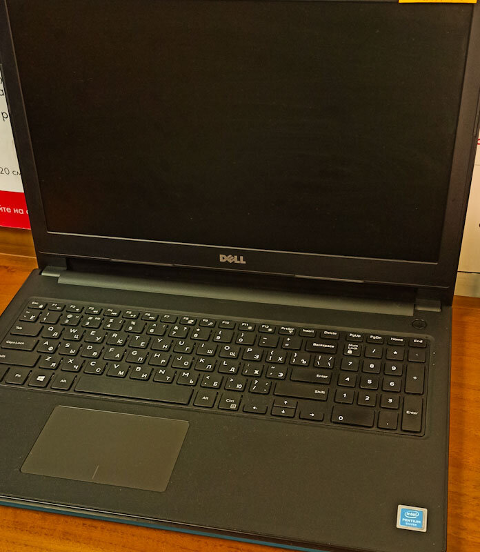 Dell Inspirion 15, на процессоре Pentium, с пассивным охлаждением. Память увеличена до 8, стоит SSD, не тупит