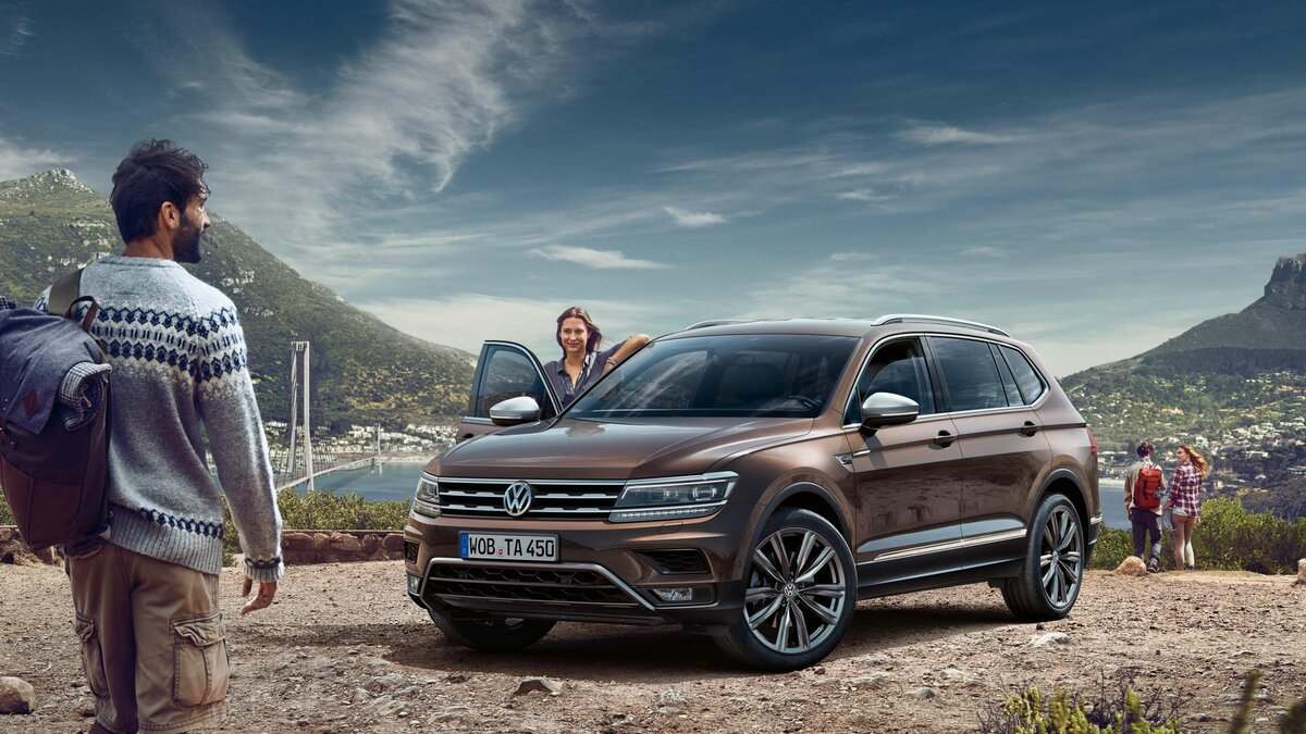 Человек надо мало фольксваген. Volkswagen Tiguan 2019 реклама. Фольксваген Туарег 2020 и Тигуан 2020. Фольксваген Тигуан с человеком. Volkswagen Туарег реклама.