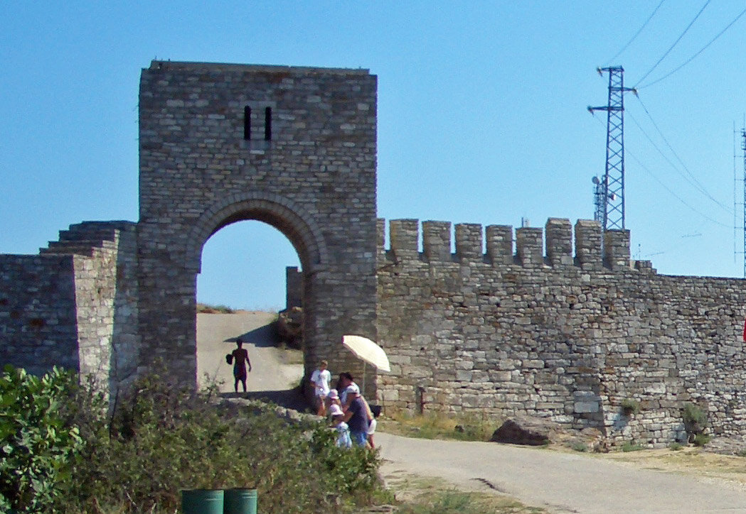 Болгария. Мыс Калиакра. Башня и ворота внутренней крепостной стены