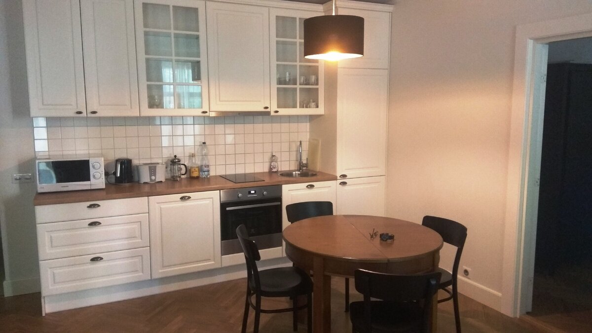 Кухня-гостиная нашей квартиры, справа еще одна комната.