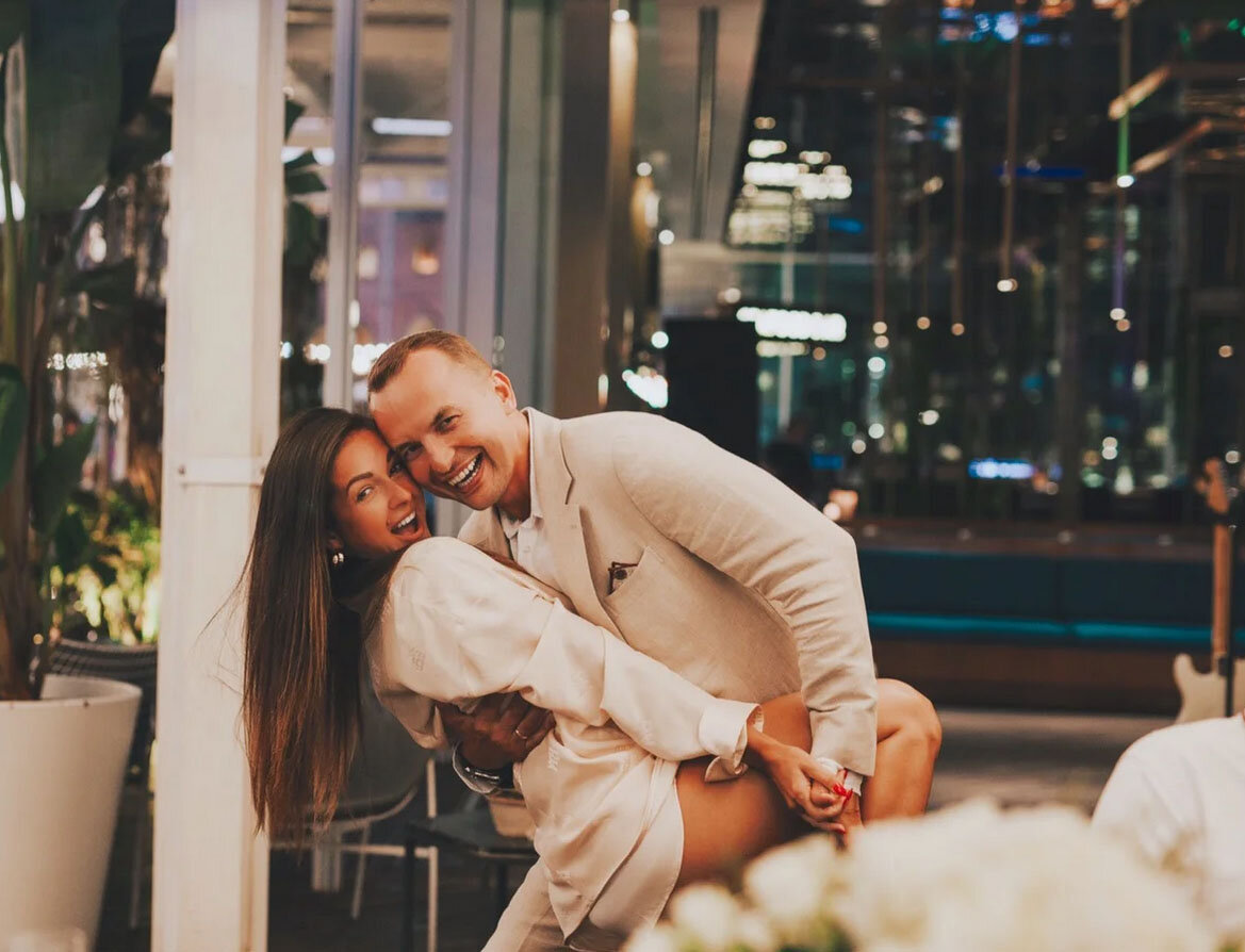 Нюша с мужем.