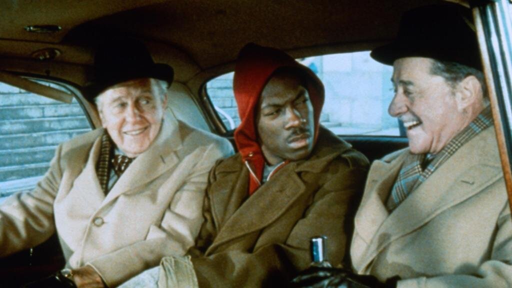 — Вы говорили о рождественской премии — вот она. — 5 долларов, спасибо. Схожу в кино... oдин