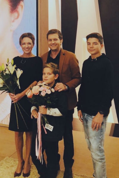 Серафима Низовская с сыновьями перед передачей с Борисом Корчевниковым