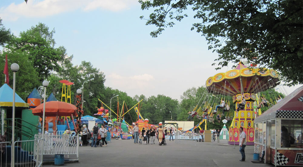 Аттракционы в парке "Сокольники". Изображение с сайта osd.ru