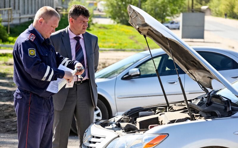 ГИБДД сможет проводить контрольную закупку диагностических карт. Фото: zr.ru.