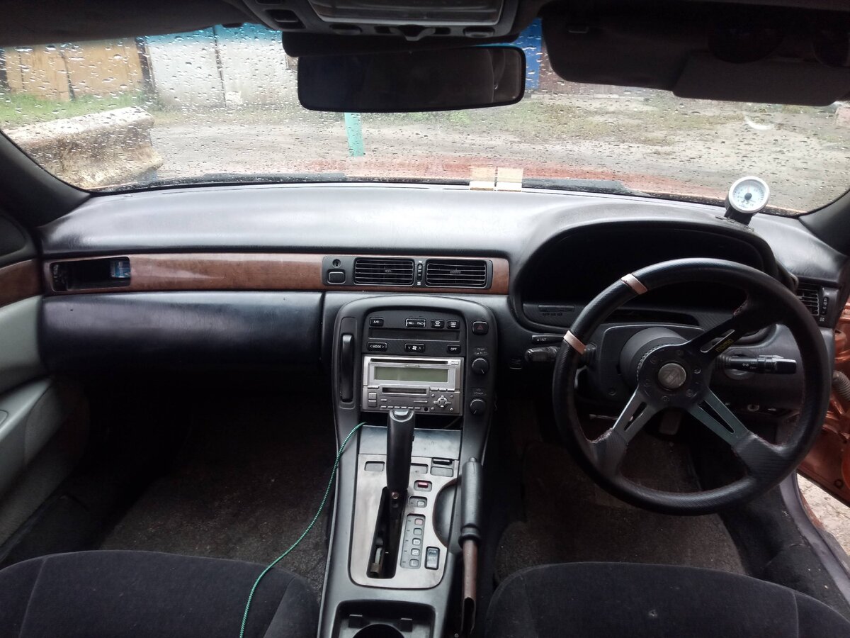 Солон это однозначно что то с чем-то) сидишь как в кабине самолёта) для автомобиля 1994 года выпуска, салон просто идеален, и даже очень вместительный, но лишь для двух человек)