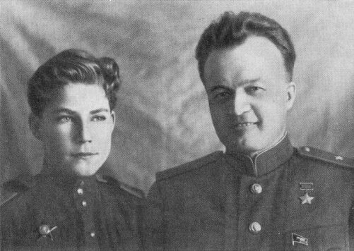 Аркадий со своим отцом Н.П.Каманиным. Фото в общем доступе. 