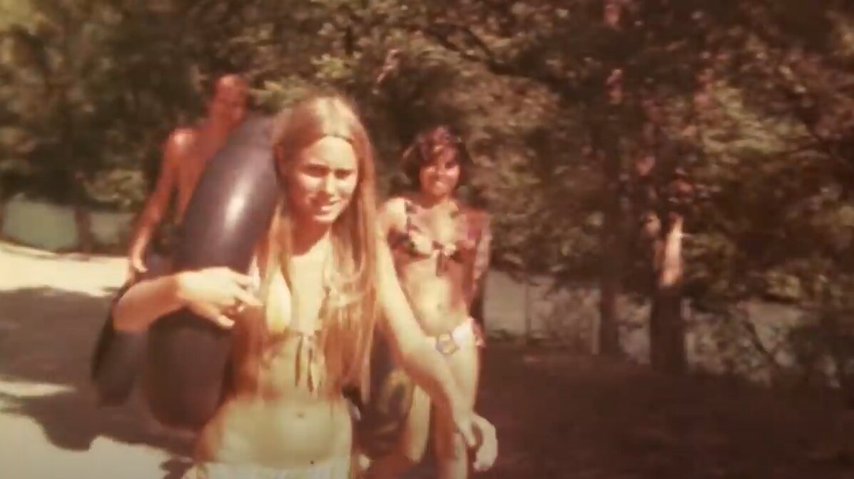 Девчонки из клипа Still Corners