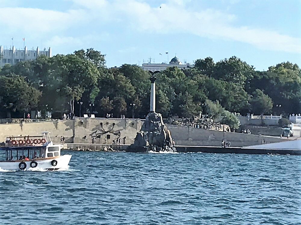 А где-то беззаботные люди отдыхают.