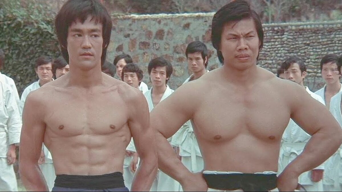 Брюс Ли и Боло Янг в фильме "Выход Дракона"