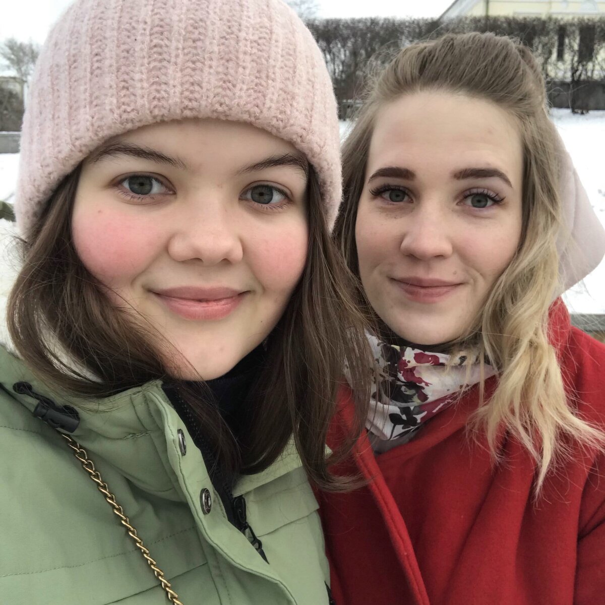 Это мы с моей племянницей за несколько часов до концерта гуляем по Екатеринбургу