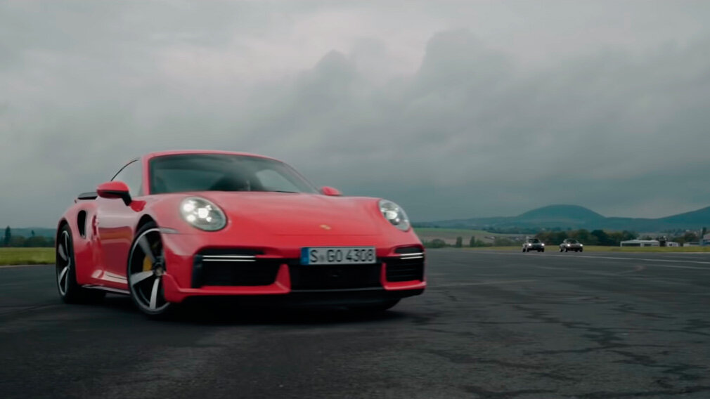 Скриншот с YouTube-канала Porsche