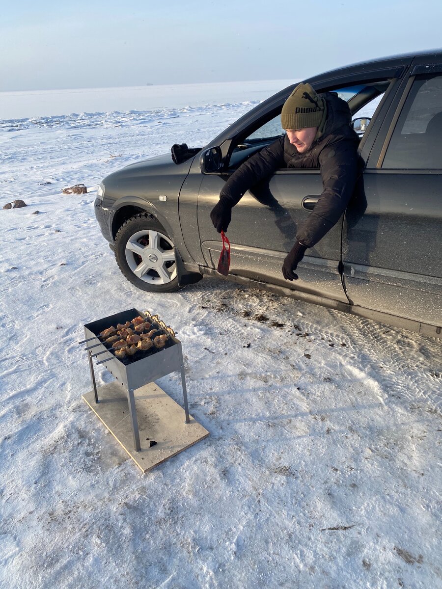 Даже выходить лень. 