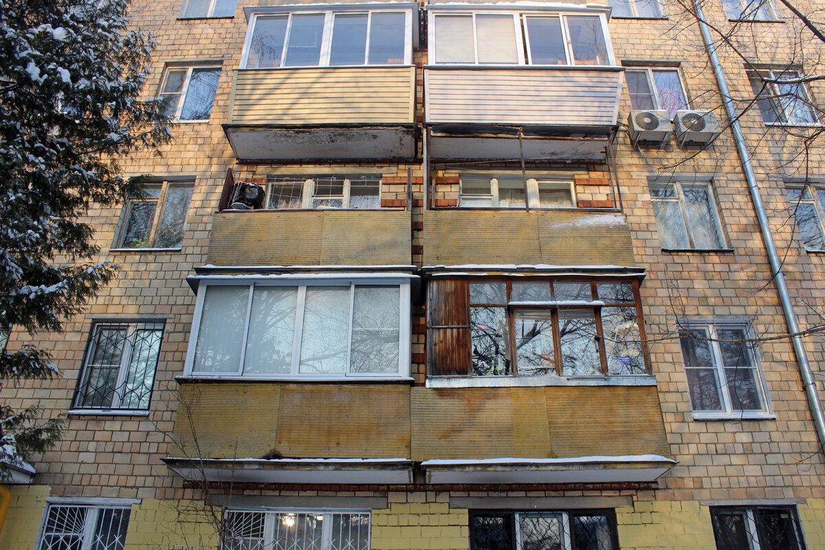 Культовую советскую кинокомедию про приключения студента Шурика снимали в 1964 году в Москве и Одессе. Фильм стал лидером советского кинопроката - 1965.-14