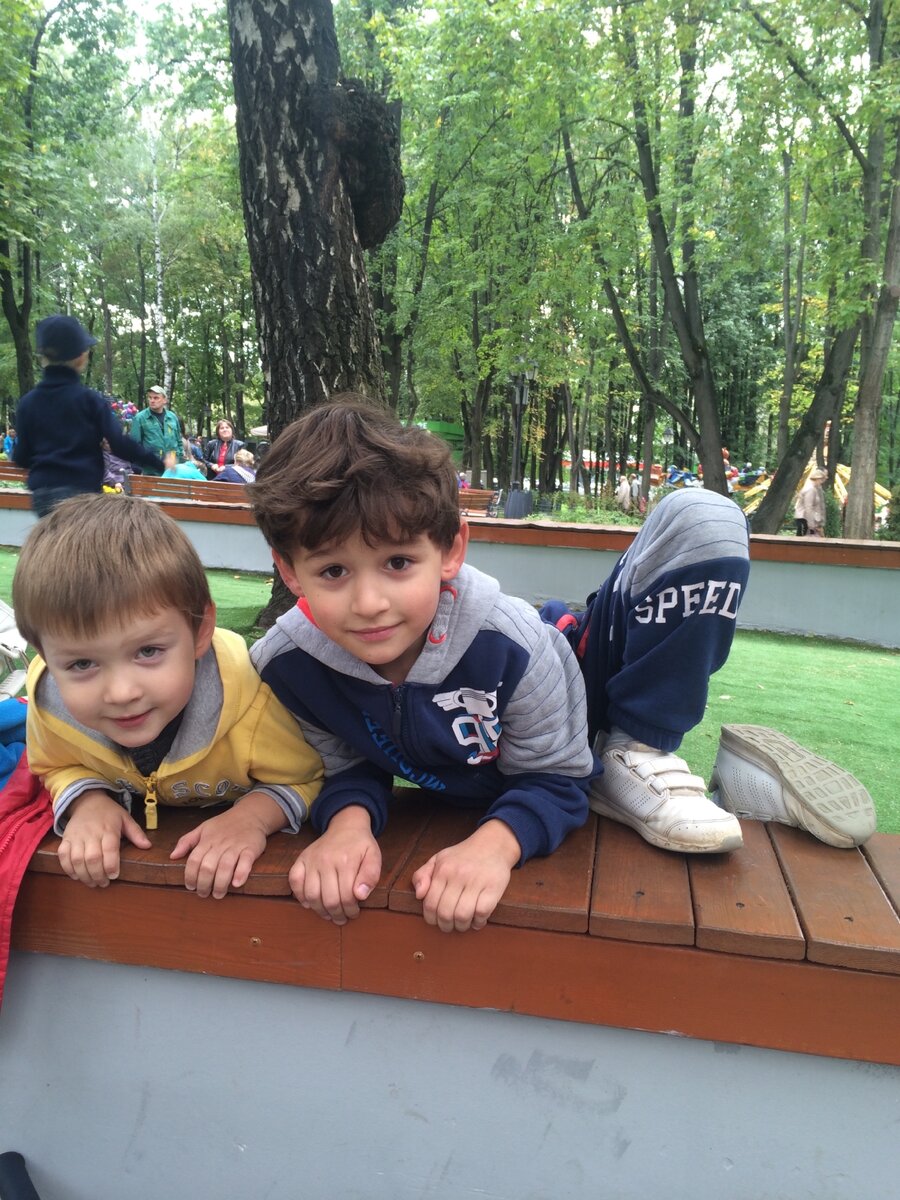 Младшие мальчики)