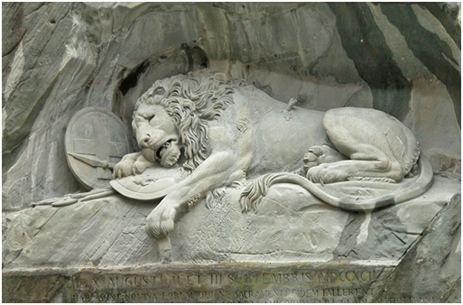 «Люцернский лев». Памятник в городе Люцерне в честь подвига швейцарских гвардейцев в далеком Париже. Он представляет собой сраженного льва, покоящегося на сломанных копьях и двух щитах с гербами Швейцарии.