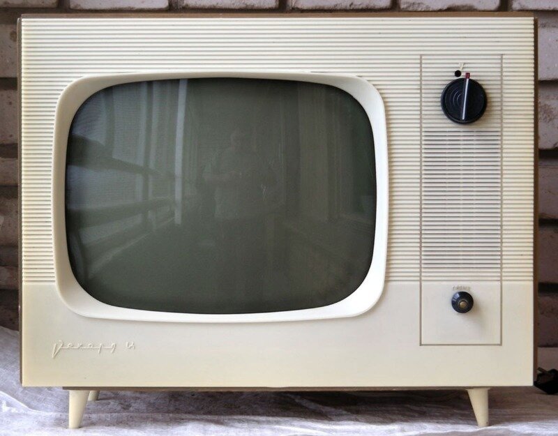 Сколько нужно было работать обычному советскому человеку, чтобы купить телевизор