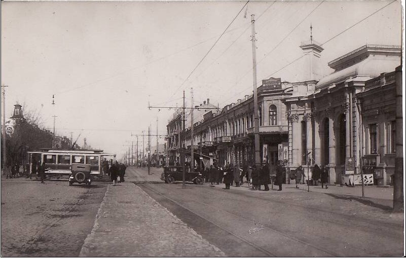 В рекламе 20-30 годов 20-го века str.Alexandru cel Bun в русском варианте называлась -Александровская.