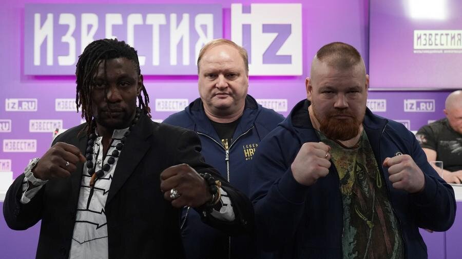 Соперники после пресс-конференции.  фото: картинки яндекса.