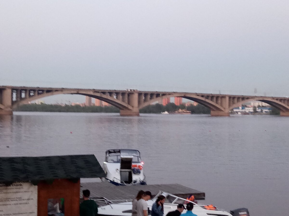 мост, один из символов города. 