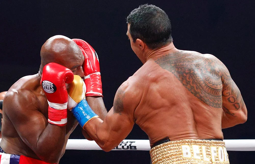 Эвандер Холифилд в бою против Витора Белфорта