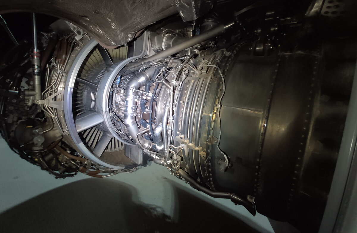 Двигатель SaM-146