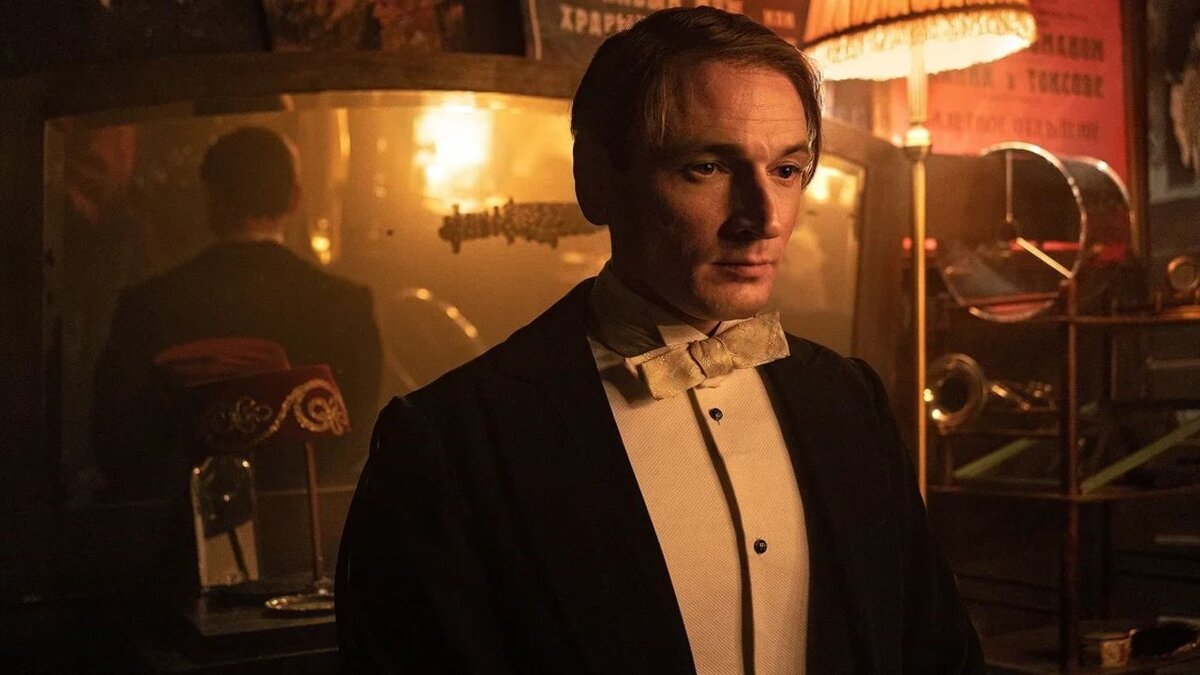 Кадр из сериала "Вертинский"