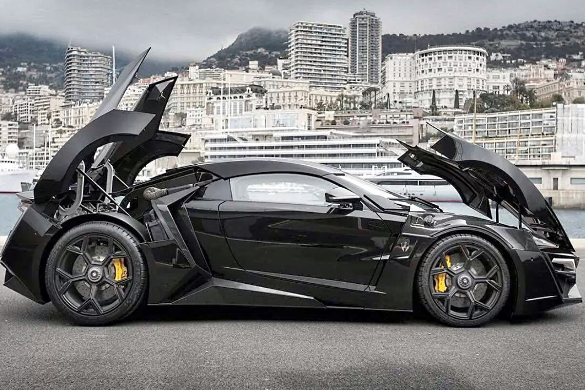 W Motors Lykan Hypersport. Его кузов и салон украшены драгоценными камнями: бриллиантами, рубинами, сапфирами – на выбор покупателя