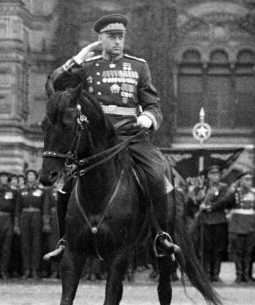 Фото жукова на параде победы 1945 на коне