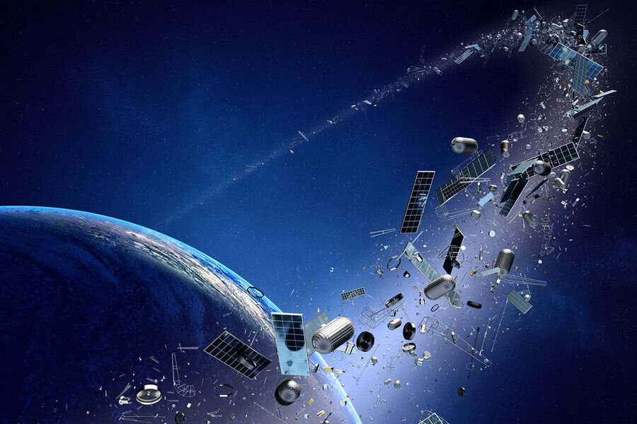 Опасны ли для МКС обломки сбитого Россией спутника? Рассказывает астрофизик.
