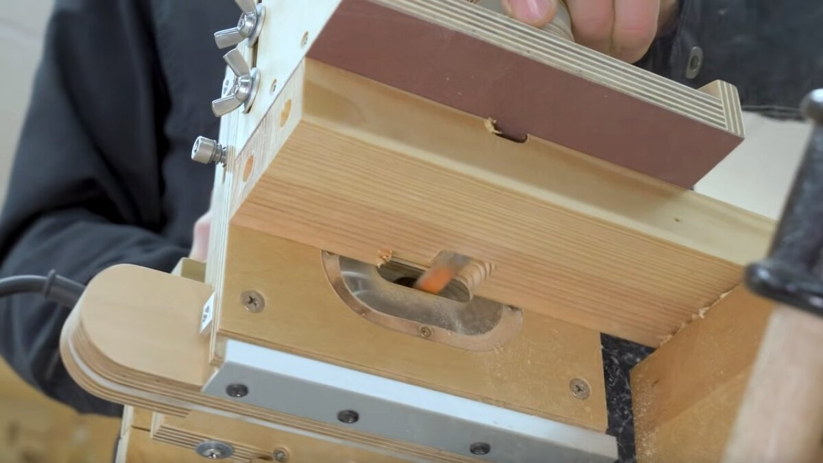 Фото с сайта: https://www.paoson.com/blog/en/how-to-make-an-x-motion-portable-mortiser/