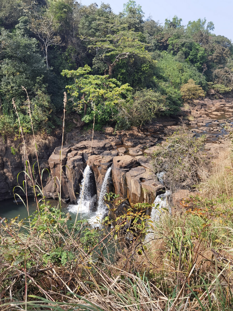 Тот самый маленький водопад, который мы увидели в начале пути 