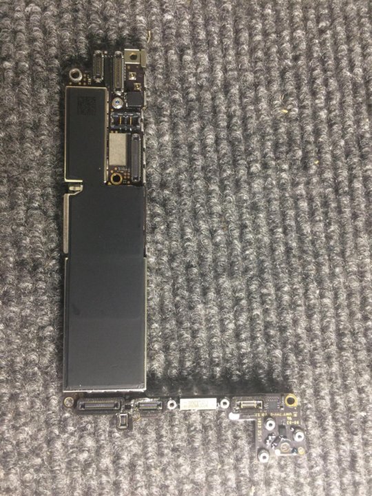 Материнская плата Iphone 7 (картинка не моя)